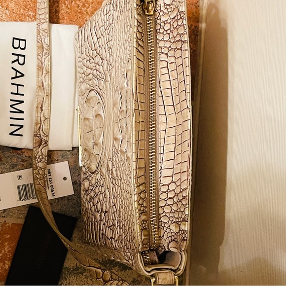 🐩Wonderful Brahmin Carrie Sand Dune Melbourne Croc Embossed Leather Crossbody! - Picture 9 of 16